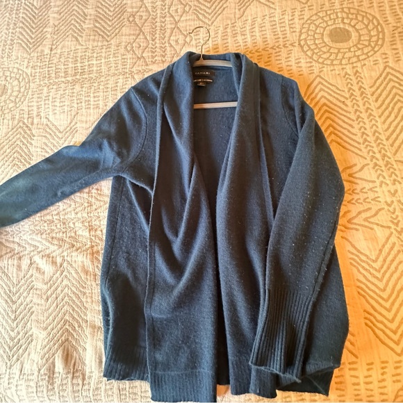 Tahari Sweaters - Tahari cashmere sweater